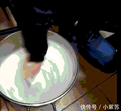 实拍: 小店的骨汤为什么这么白, 男子1分钟做出一锅, 网友: 良心