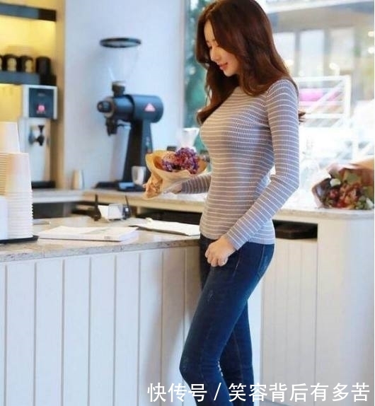 紧身牛仔裤:令整体造型不沉闷,牛仔裤时尚巧搭穿法充满可爱