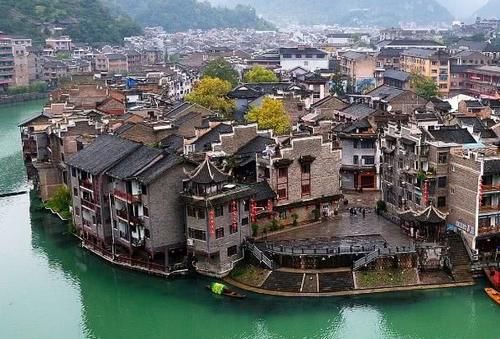 2019，中国值得游玩的四大古镇，每个古镇“韵味不同”美如画