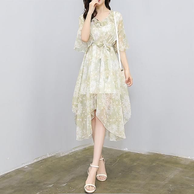 海滩比基尼早过时了,如今流行新款“海滩裙”,媳妇穿了美了十倍