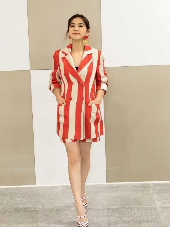  美女■有一种整容手术叫是Ella换发型，从假小子到气质美女，美的认不出来