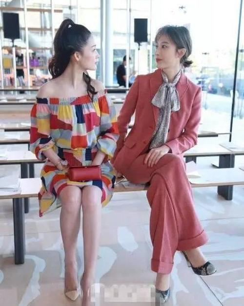 李沁张俪相差六岁，就因为搭配不同，在时装周上却变成了少女与大