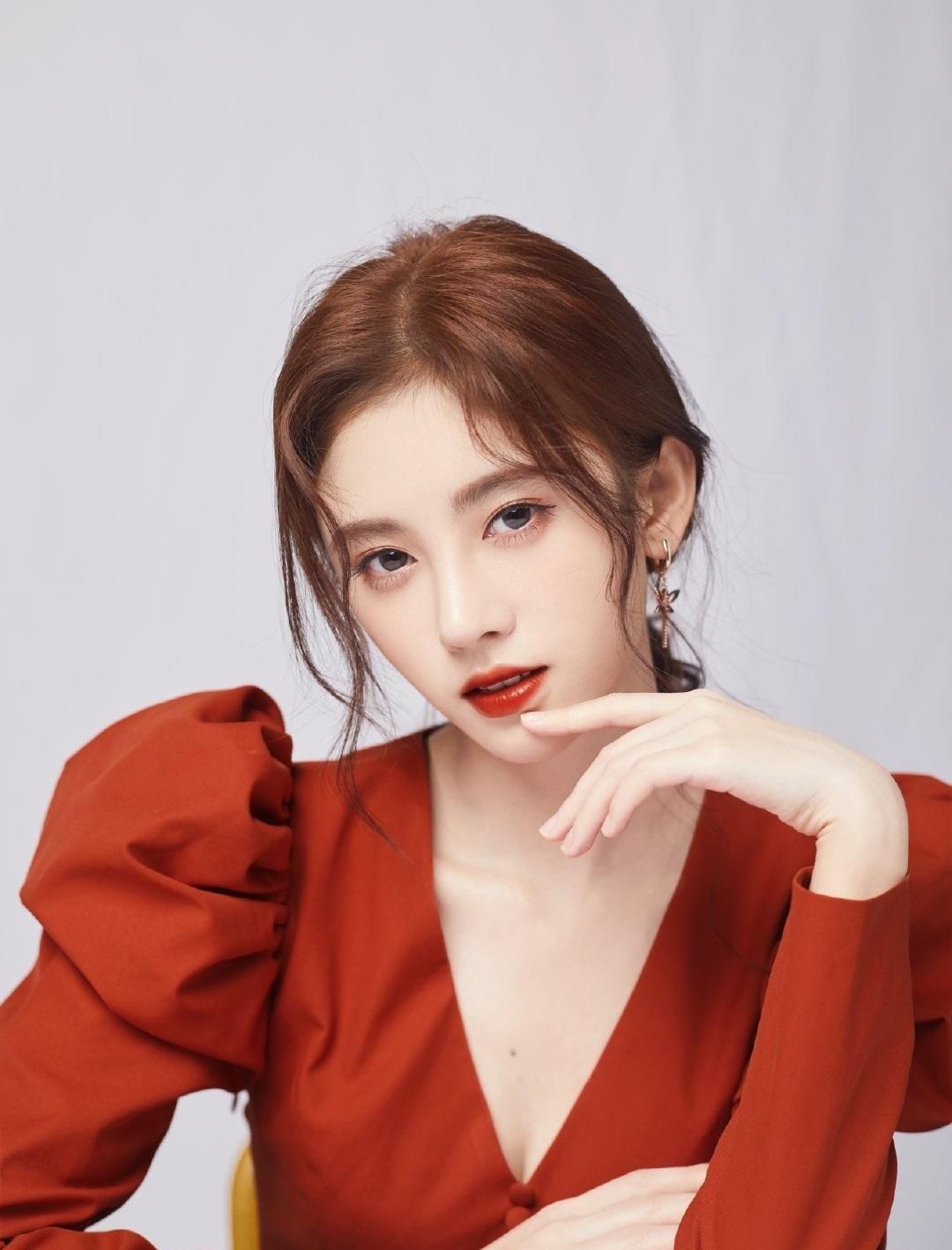  悄悄■女生坚持做3个动作，五官悄悄变得精致耐看，颜值回春惊艳众人