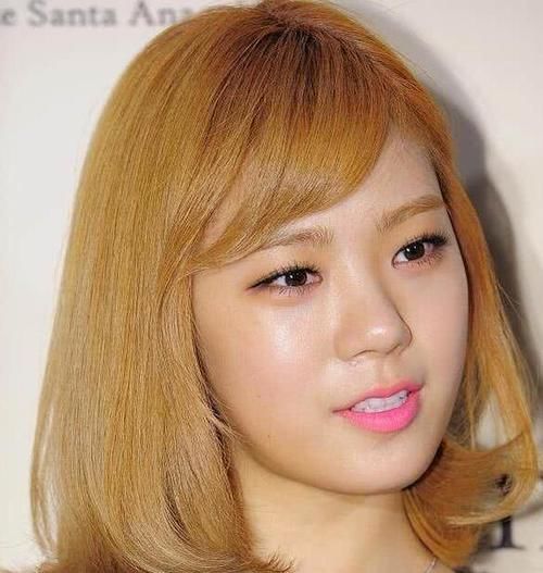 发型选对了颜值翻倍!几种发型看起来显老又土气,很多女人却爱留