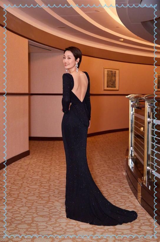 马伊琍咋想的？裙子这么紧还要把上衣塞进去，小肚腩都勒出来了！