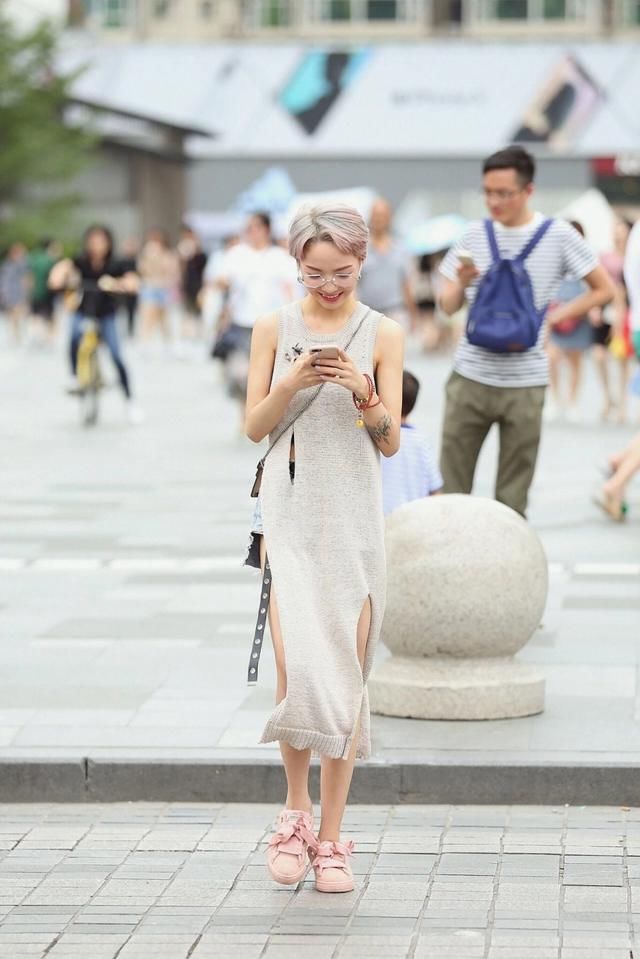 街拍图满多短发的小姐姐你成功撩到我了!