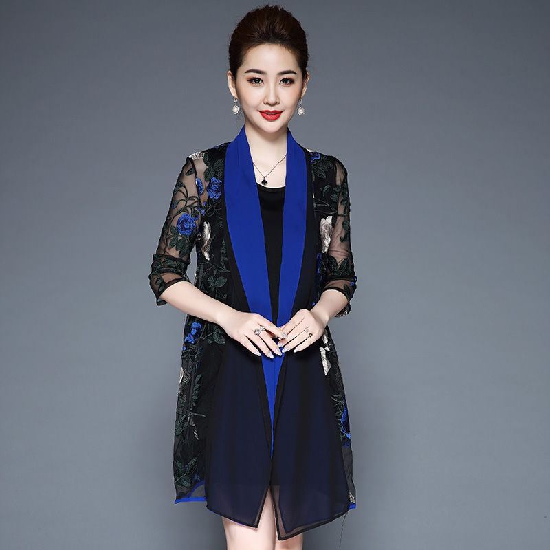 55岁婆婆穿这真丝连衣裙,减龄又大气,瞬间回到20岁