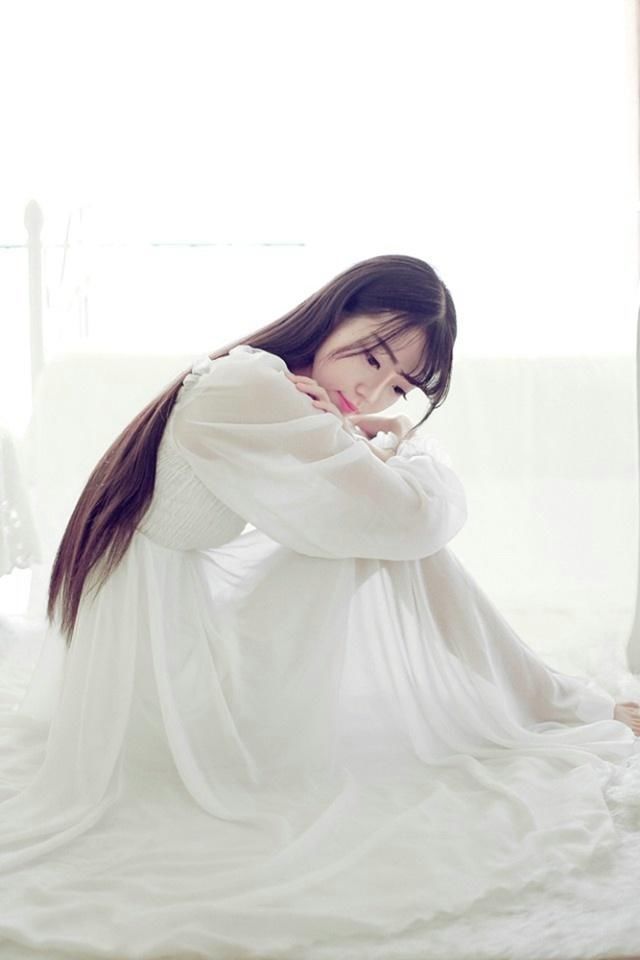 仙气长发美女白皙性感私房写真图片