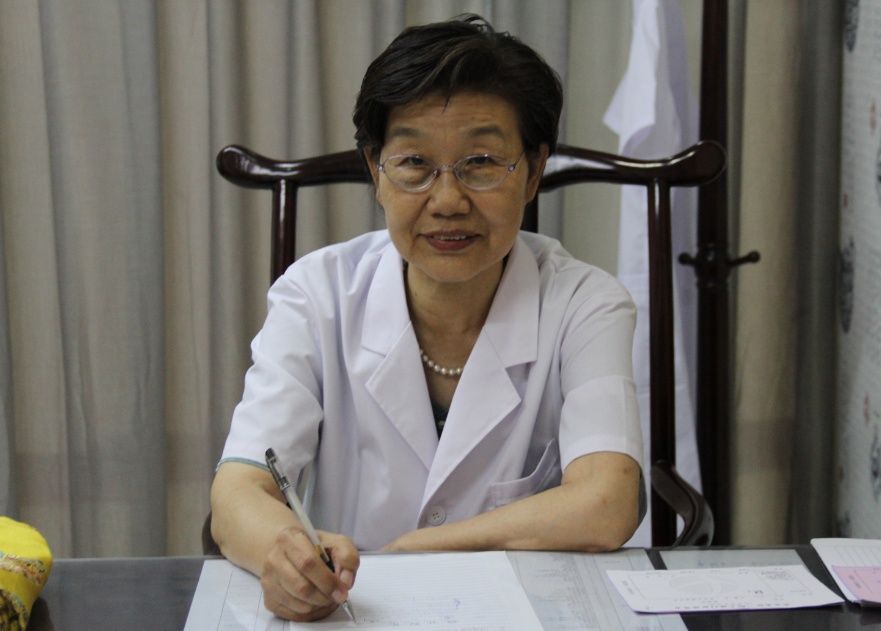 老中医不经意吐露，醋+它，祛斑仅需一夜间，让你的脸比棉花都白