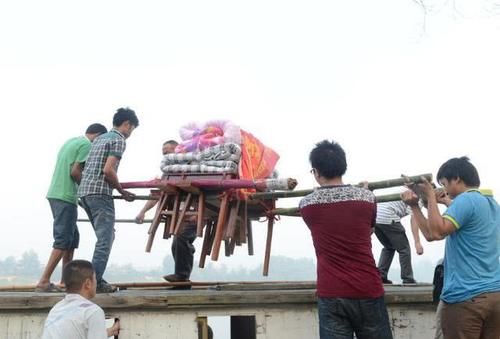  #头疼#农村酒席标准堪比大酒店，受到邀宴时，农民却头疼不已，