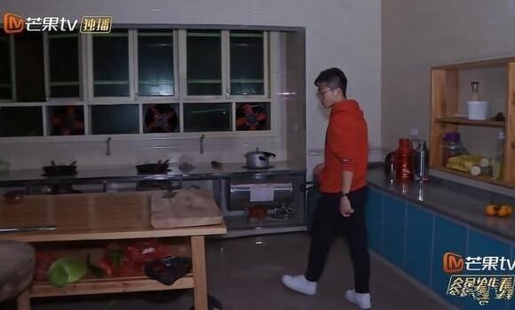 变形计：迎最富有农村家庭，厨房不输饭店，连城市娃都看懵了！