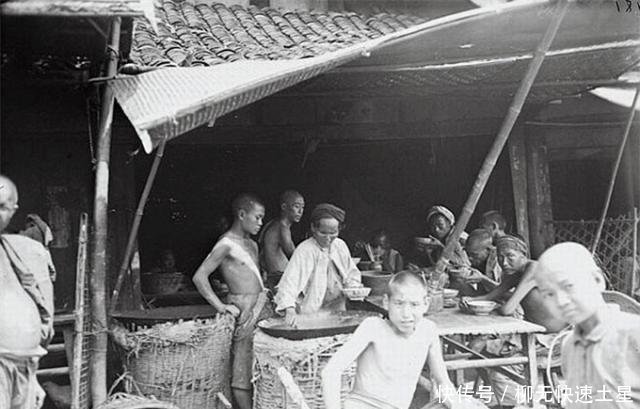  #民国时期#民国时期的四川成都平原，普通人生活困难，出行不方