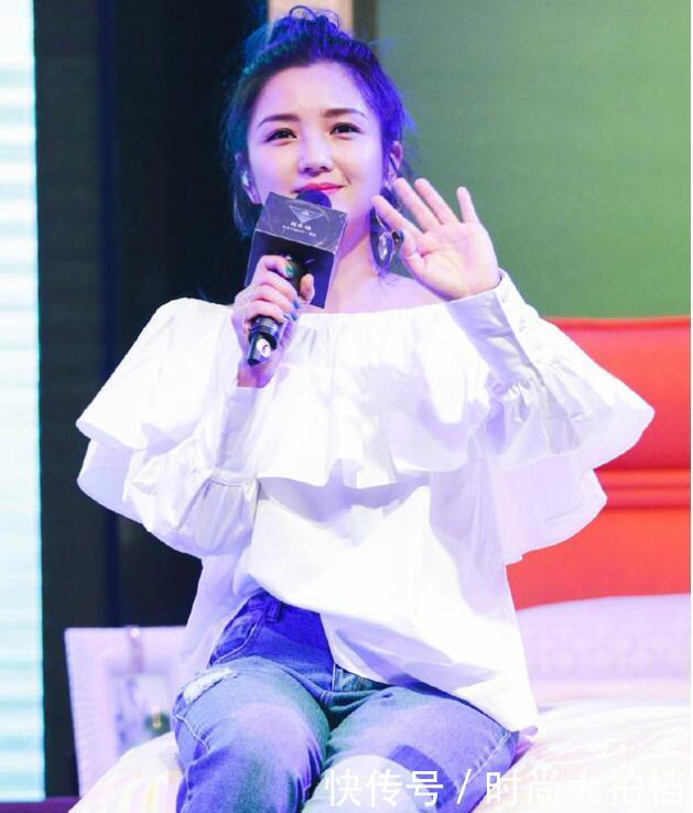 何洁“巴掌腿”火了！32岁超短裤秀17岁长腿，网友：这回真瘦了？