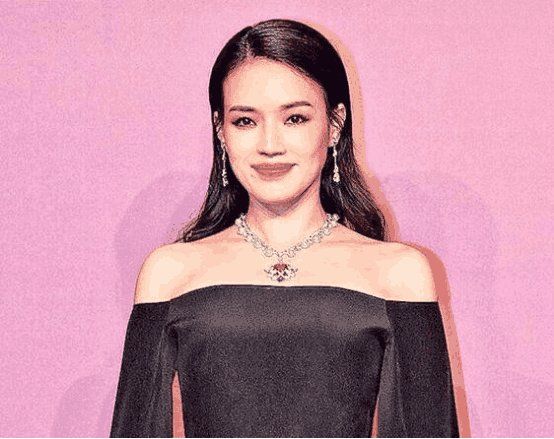 舒淇近期大换发型, 变成齐刘海少女, 网友的反应怎么都一边倒