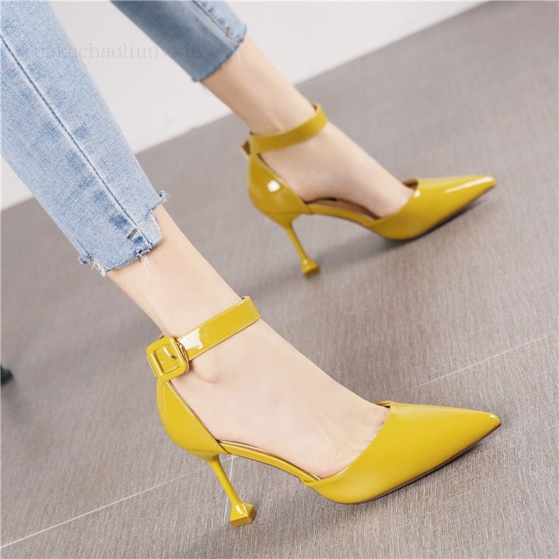 细高跟鞋，永远是女人的新宠?穿上细高跟鞋的我，走路都不一样了