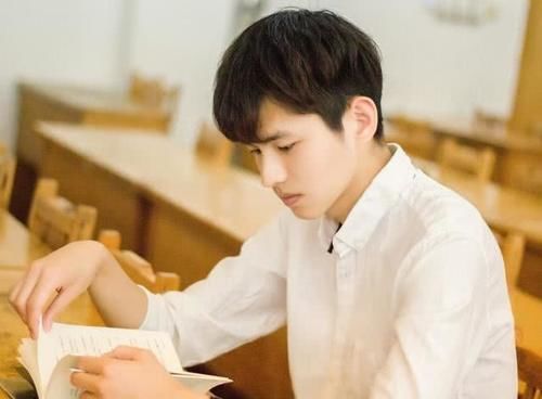 「气质」适合“学生党”的帅气发型,男生开学这样剪头发,尽显校草气质