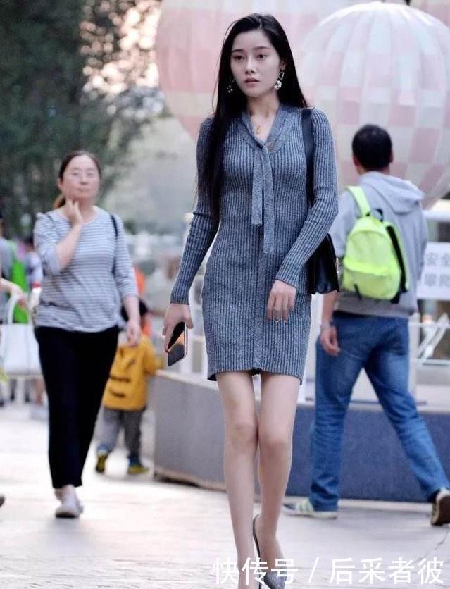 【长袖】街拍:白色长袖衬衣+灰色九分裤,初春这样搭配,知性优雅又迷人
