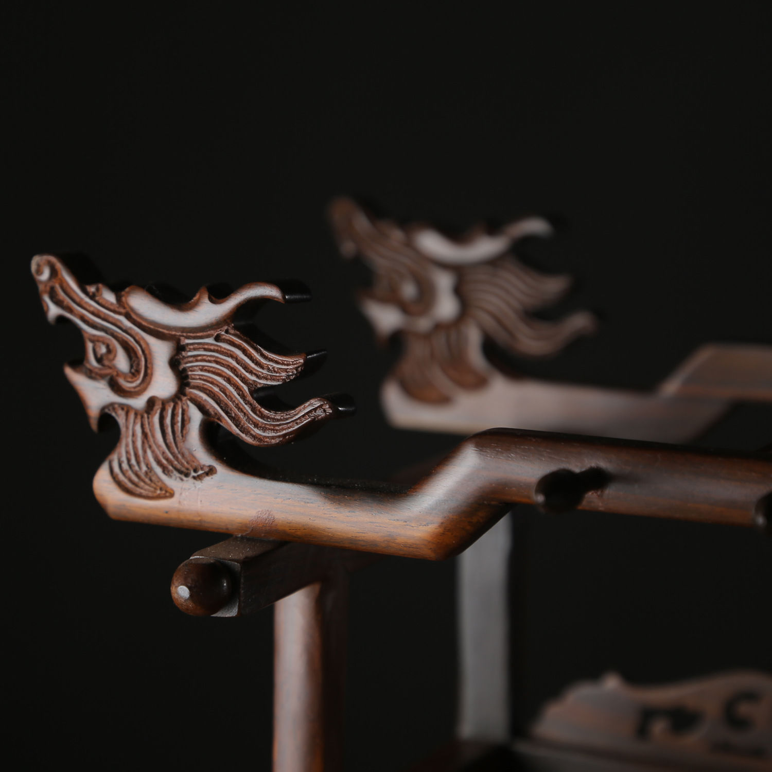 等我有钱了,一定学学文化人摆鸡翅木、红木摆件,复古大气显格调