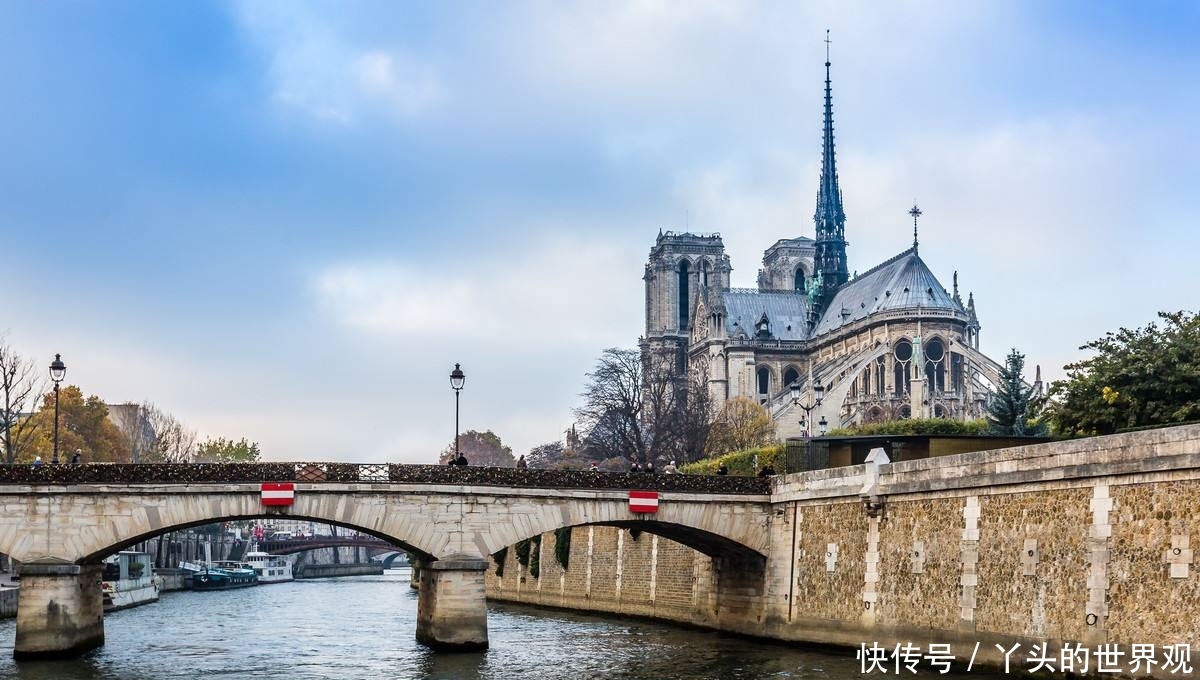 垃圾遍地、满街尿骚味、黑人随处可见，中国游客：这是巴黎？