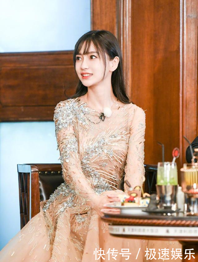 倪妮的这身打扮很漂亮，颜值不输baby，你还敢说她是村姑吗