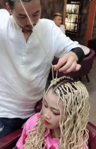 小姐姐“兰州拉面”发型火了，看到成品后的那一刻，网友：要吐了