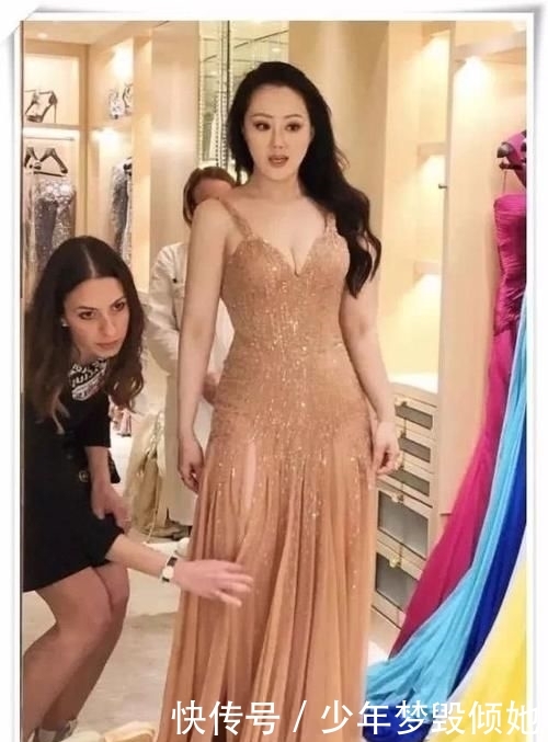 『奢侈』她是白富美,却仍能把二任富豪前夫败破产,今56岁仍过着奢侈生活