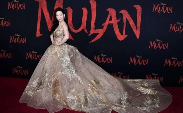  芭姐：一些女性穿衣服气质大到，我还担忧一些衣服裤子不配他们！