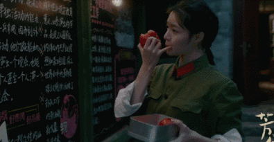 被誉为最美高级脸的钟楚曦，直播卸妆洗脸!