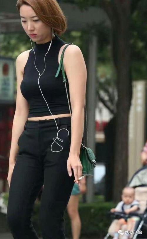 打底裤相貌平平，但穿起来却韵味十足，那么性感时尚！