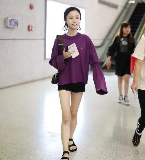 165的“明玉”和159鞠婧祎同穿短裤，终于知道身高不够，什么来凑