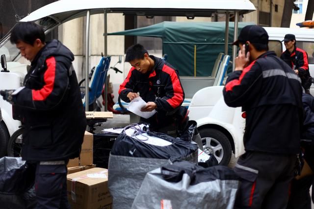 大学生进顺丰当快递员到底值不值得?听听大学