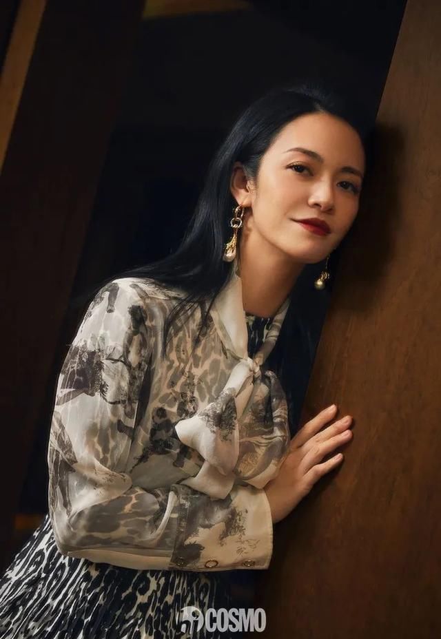  时髦■时髦办｜Jennie的珍珠项链那么多，还硬要和妈妈抢着戴这一条？