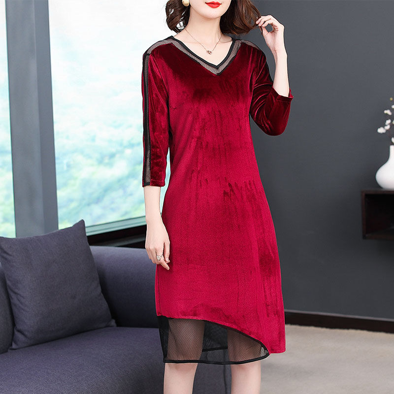 日盼夜盼:“金丝绒”秋裙终于盼到了!竟比旗袍还好看，美入心坎