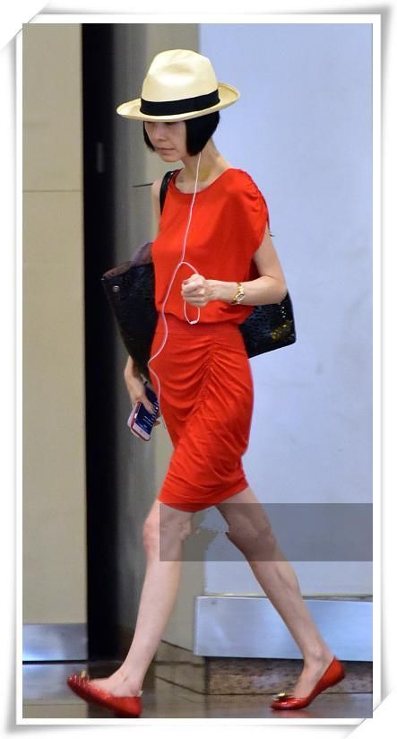 看了冉莹颖的紧身裙，再看看鲁豫，网友：吓得我瞬间不敢减肥了！