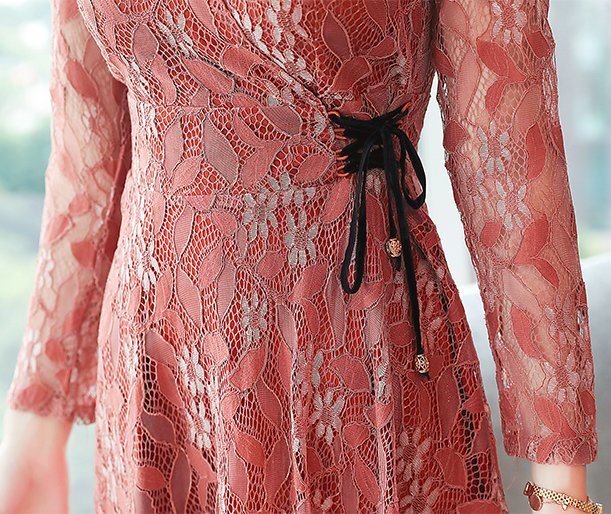 立秋后，45岁老婆买秋装约会穿，上身显瘦显嫩，看着就像小姑娘