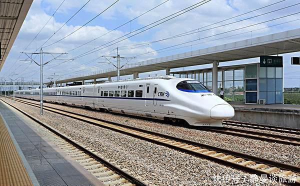 中国姑娘乘坐越南火车，刚进入车厢，惊呼：这难道不是高铁吗？