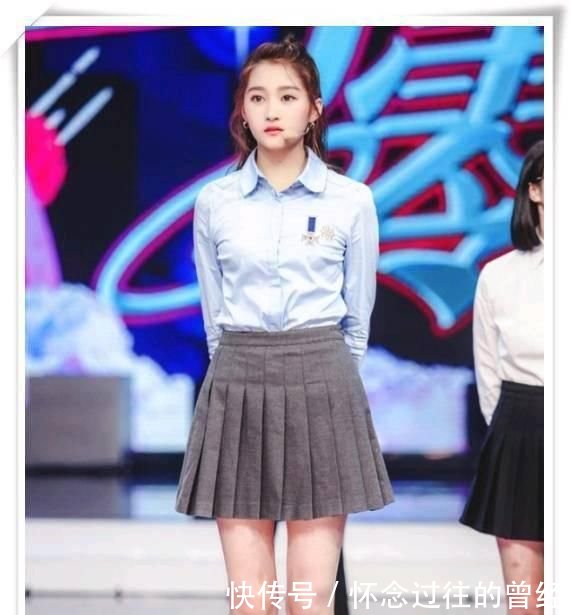 同样是95后的演员，关晓彤穿短裙露美腿，欧阳娜娜却是显尴尬！