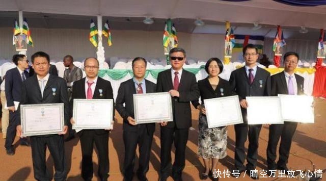  图瓦德拉|中国菌草技术专家获颁中非共和国国家感谢勋章