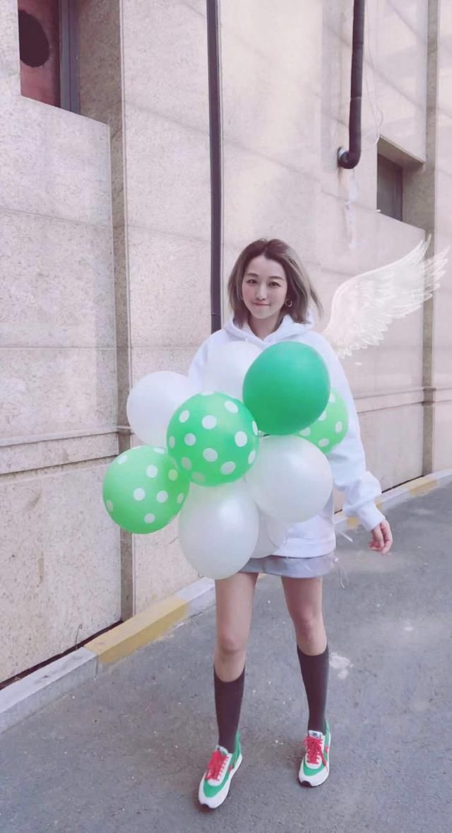  潮牌@SNKR Girls送鞋丨男友衬衫、潮牌、球衣...性感又会搭，就是这期球鞋女生们！4.20-4.26