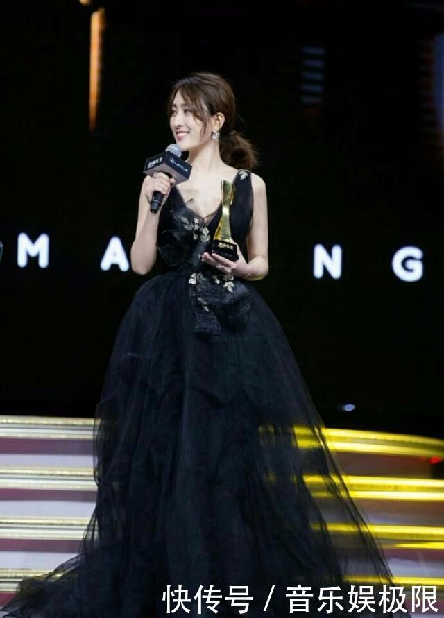 马苏穿30厘米高跟鞋走台，只为了增高，才不管鞋子好不好看！