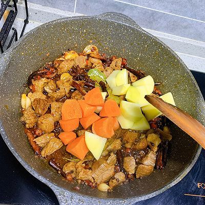  【胡萝卜】麻辣土豆胡萝卜牛腩