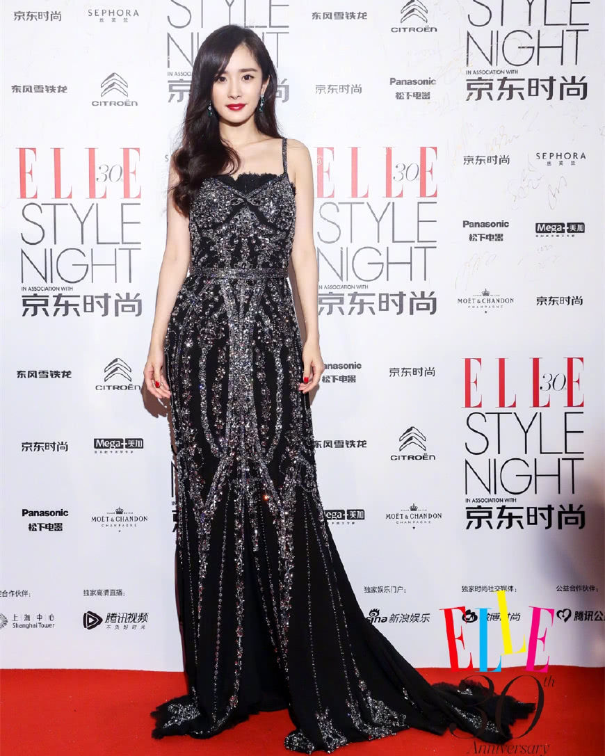 杨幂黑裙成熟，宋茜黑裙性感，倪妮黑裙优雅，唐嫣:我穿粉色