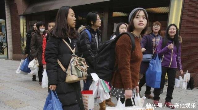 2018年中国游客在日本花掉近956亿，日本人在中国花了多少钱呢