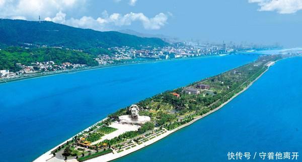  #高铁#中国有两个城市将晋升“万亿俱乐部”