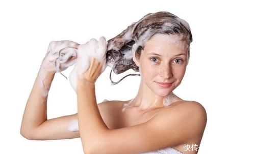  [洗头发时]头发多久洗一次最科学？如何摆脱头油头秃？