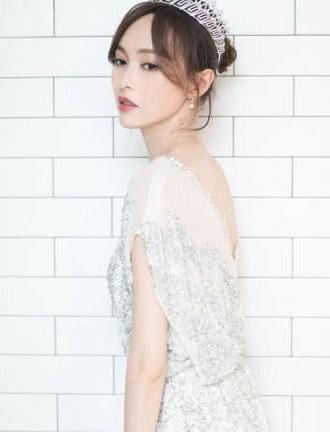 唐嫣怎么了，穿一条仙气满满的白裙，竟把腰围穿粗了整整两圈！