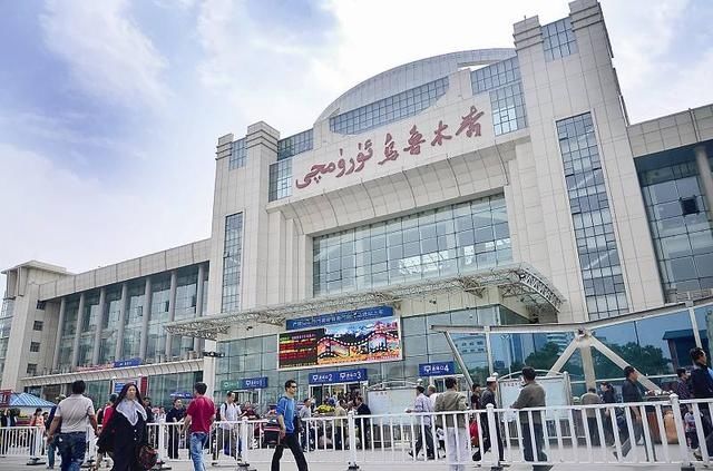  「比拼」中国各大城市火车站书法题字大比拼，哪个写得最好？