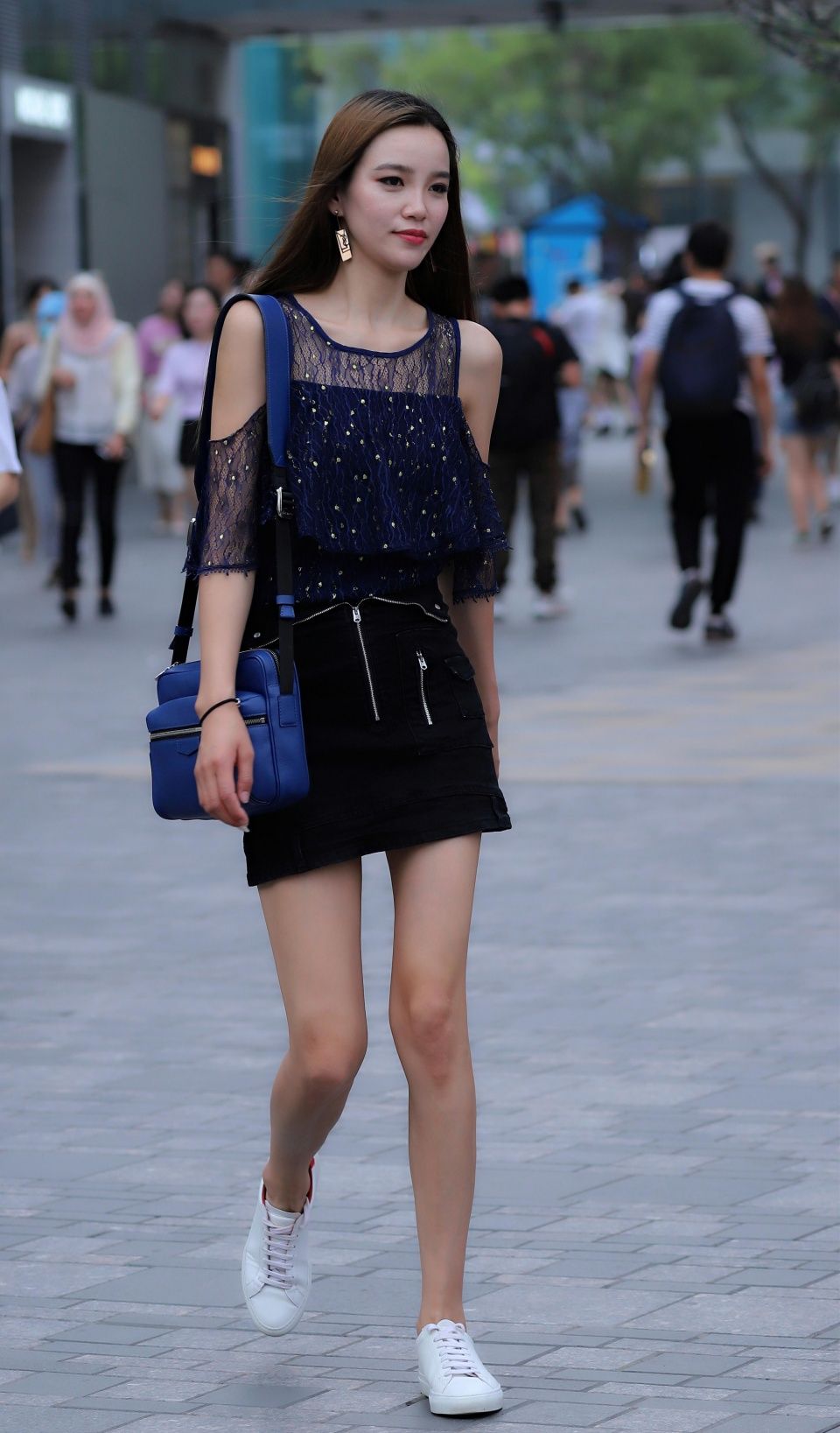 街拍：北京这个屯的时尚美眉真多，你觉得哪位最养眼？