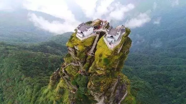 我们去这些神仙美地打卡,赏山川湖泊,漫步幽静古镇【2020热门旅游景点】