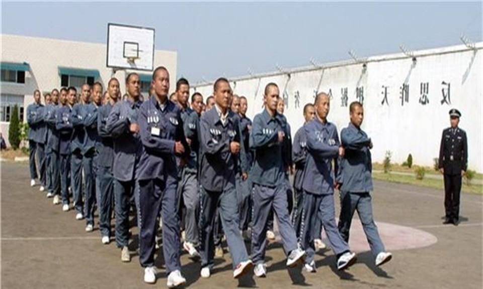  [force]监狱里“管吃管住”，犯人在里面一待10多年，日常生活都